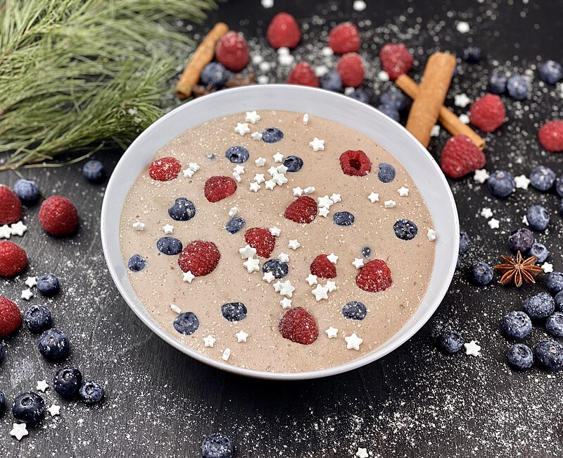 Oatmeal bowl with berries