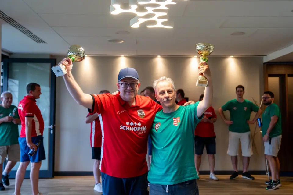 Peter Bertich und István Földvárszki mit ihren Auszeichnungen als beste Spieler