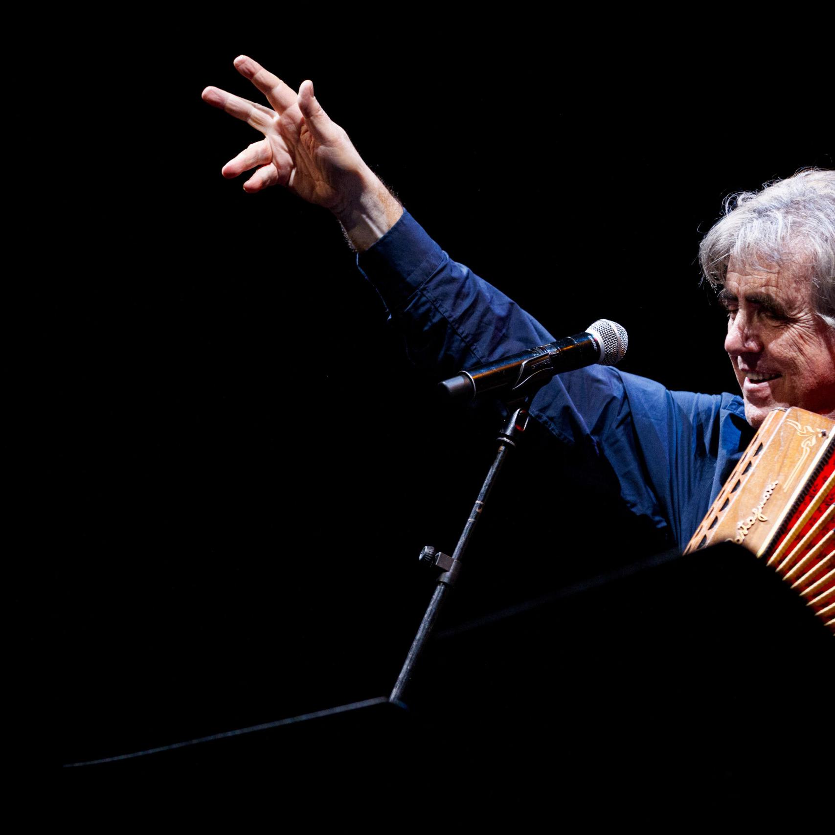 Ambrogio Sparagna - "Si canta maggio. Storie e canti di donne"