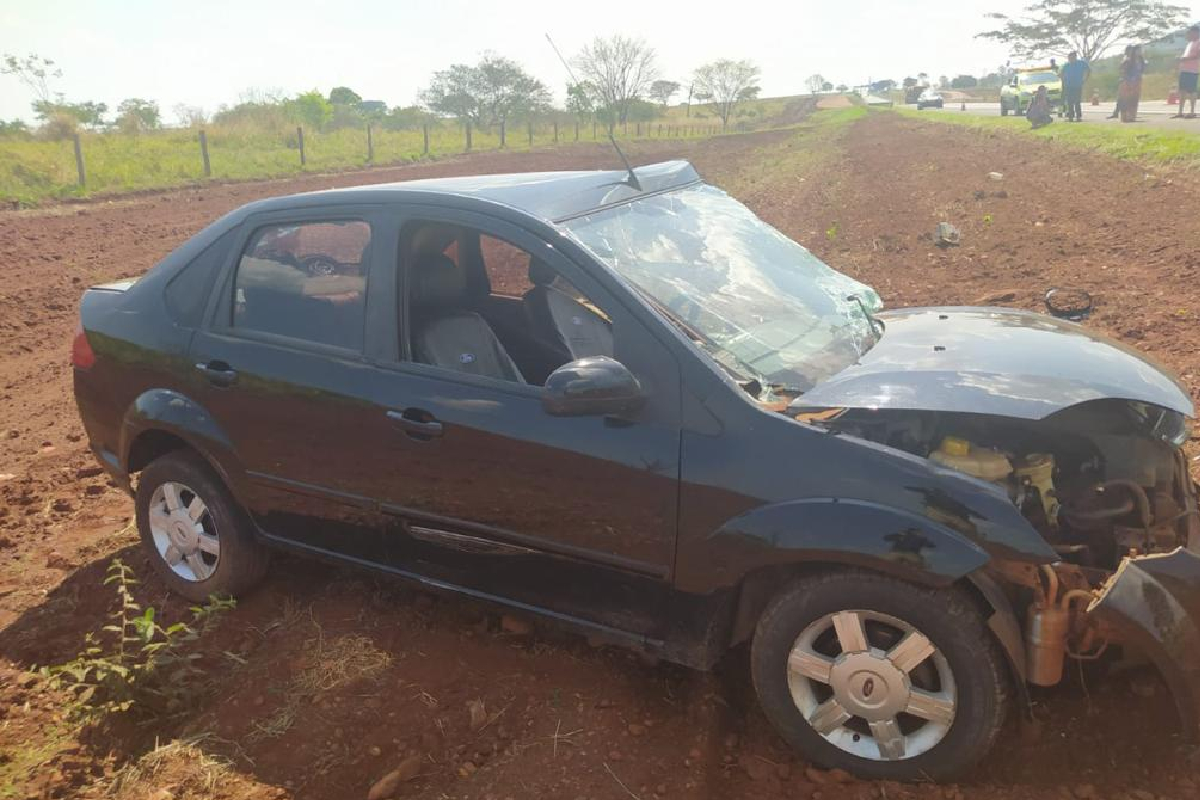 Citröen C3 trafegava no sentido Paranaiguara-Cachoeira Alta, quando colidiu de frente com um Ford Fiesta