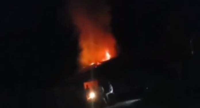 HOMEM INCENDEIA A PRÓPRIA CASA EM AMARANTE APÓS BRIGA COM ESPOSA