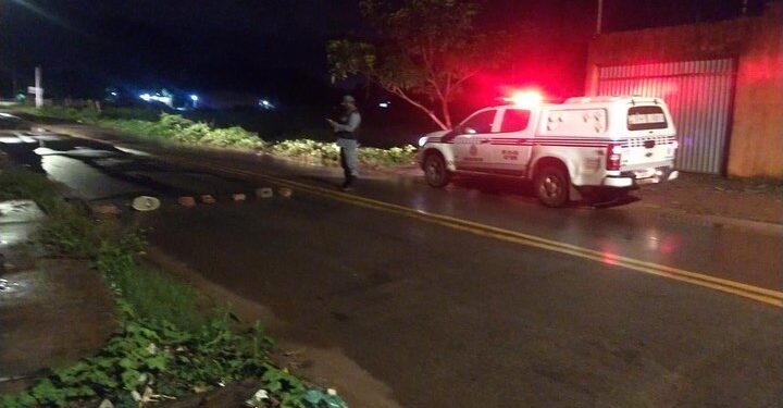 Bandidos fazem barricadas para cometer assaltos em São José de Ribamar