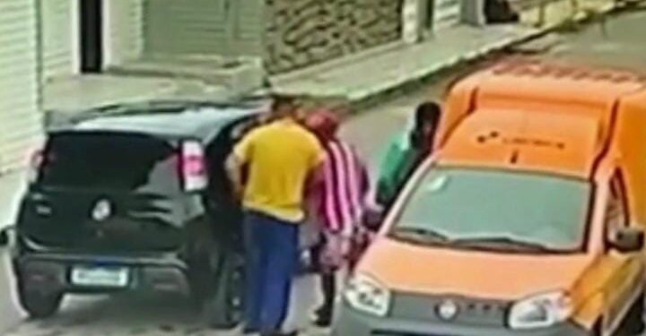 Motorista dos Correios é feito refém e tem carro roubado em São Luís