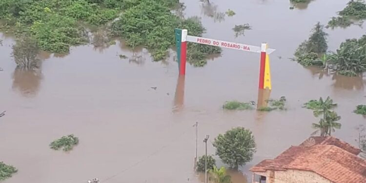 MAIS DE 100 FAMÍLIAS DESABRIGADAS POR CAUSA DE CHEIA DOS RIOS NO MARANHÃO