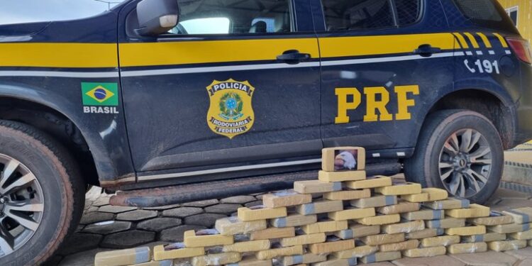 PRF apreende 63kg de pasta base de cocaína avaliadas em R$ 7,64 milhões