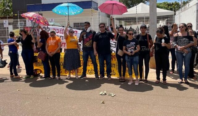 Servidores da Educação de Estreito manifestam cobrando rateio do FUNDEB