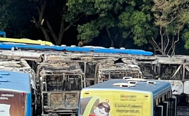 Incêndio em garagem deixa mais de dez ônibus queimados em São Luís