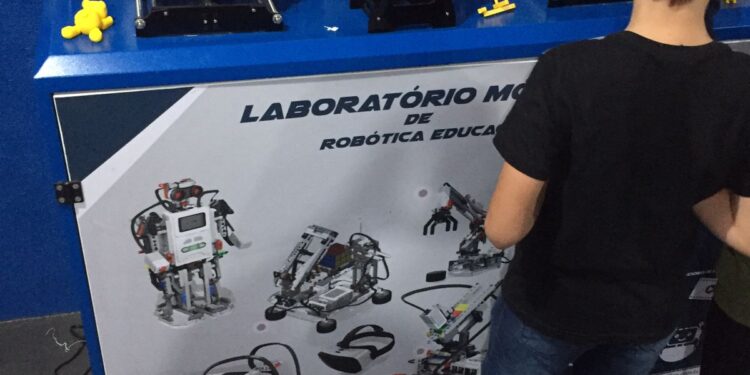 Alunos de escolas públicas da Região Tocantina apresentam projetos de robótica na Expoimp