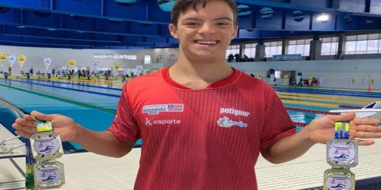 Maranhense com Síndrome de Down é campeão brasileiro de natação