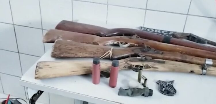 Polícia Civil e Militar fecharam uma fábrica clandestina de armas em Codó