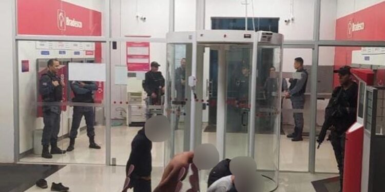 Quatro homens são presos por arrombamento a banco em Porto Franco