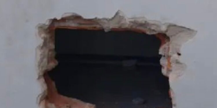 Criminosos fazem buraco na parede de banco e assaltam agência no Maranhão