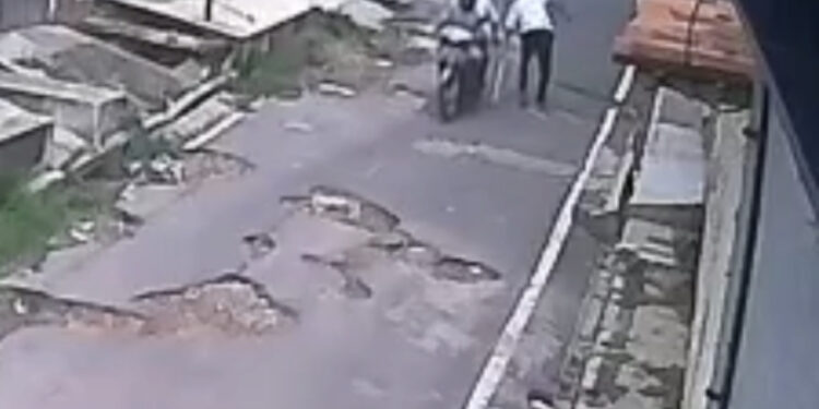 Idoso fica ferido após ser derrubado por dupla em Santa Inês