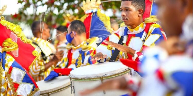 Foliões se reúnem para curtir pré-carnaval do Maranhão