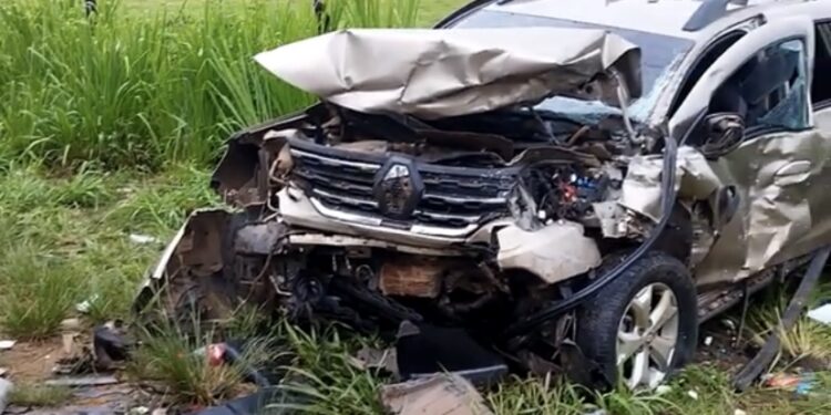 Sete pessoas ficam gravemente feridas após dois carros baterem de frente na NR-226