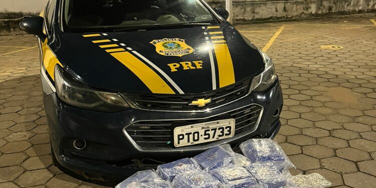 PRF apreende 68 kg de supermaconha” dentro de veículo em Barra do Corda
