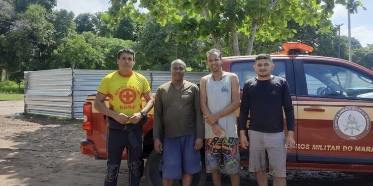 Pescadores são resgatados após ficarem perdidos em alto mar em São José de Ribamar