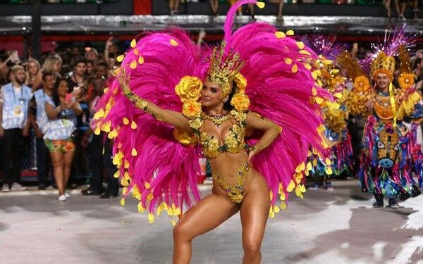 Fantasia de imperatrizense musa da escola Grande Rio é destaque nacional