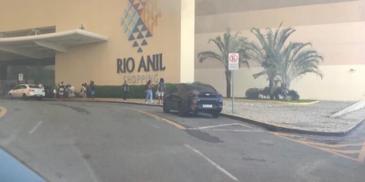 Incêndio em shopping de São Luís deixa várias pessoas feridas