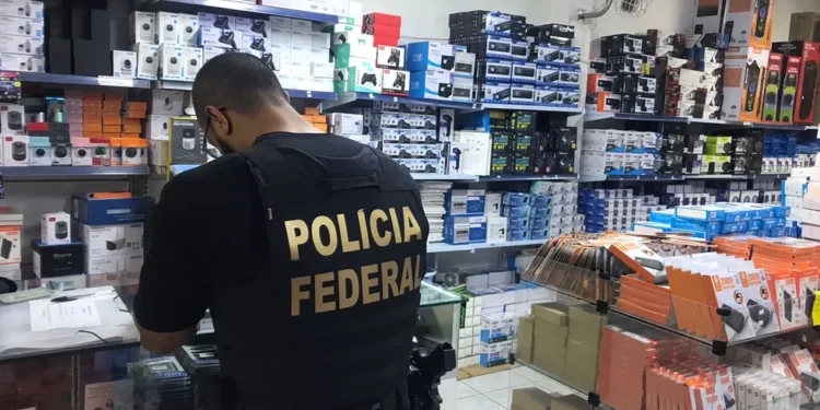 Polícia Federal faz operação no Centro de São Luís e produtos “xing ling” são apreendidos.