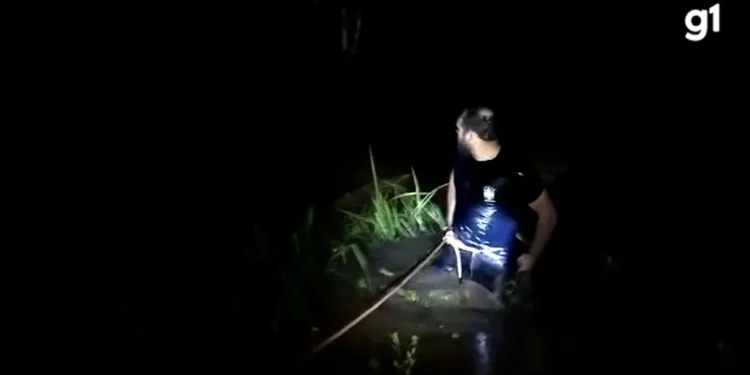 Homem é regatado após ser arrastado por correnteza em Santa Luzia