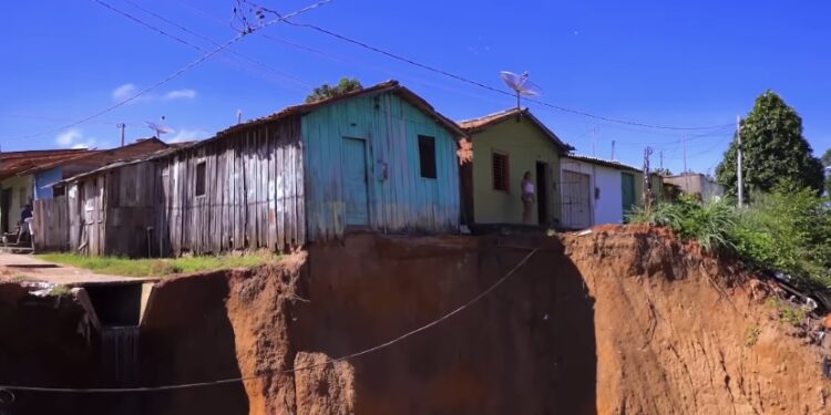 Erosões deixam moradores desabrigados e desalojados em Açailândia