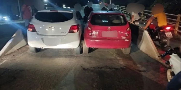 Carros ficam “entalados” em ponte de Timon anos tentarem passar ao mesmo tempo