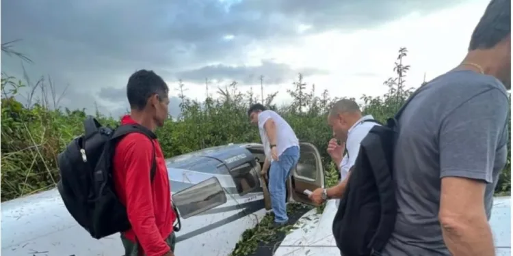 Avião com deputado Aluísio Mendes sofre pane e quebra uma das asas em Cururupu