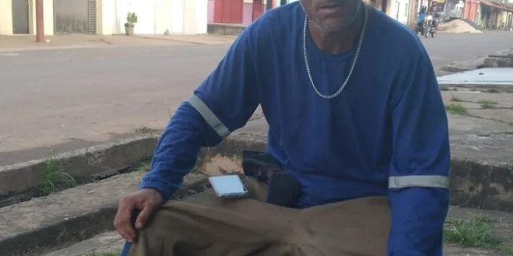 Homem morre após cair de caminhão da coleta do lixo em Presidente Dutra