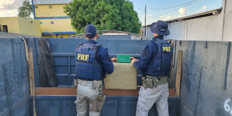 PRF apreende quase 500 kg de cocaína na BR-230 no sul do Maranhão