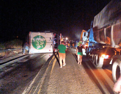 Acidente grave entre carretas na BR-222