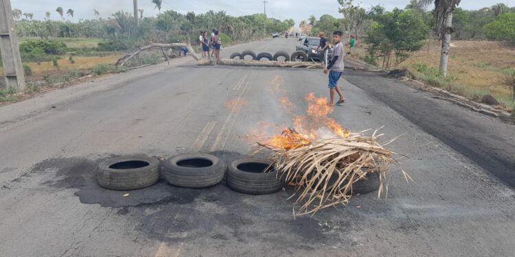 Indígenas bloqueiam BR-316 pelo segundo dia em protesto contra o Marco Temporal