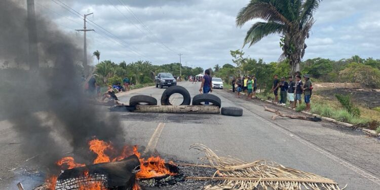 Indígenas bloqueiam BR-316 em protesto exigindo a análise de vetos do Marco Temporal