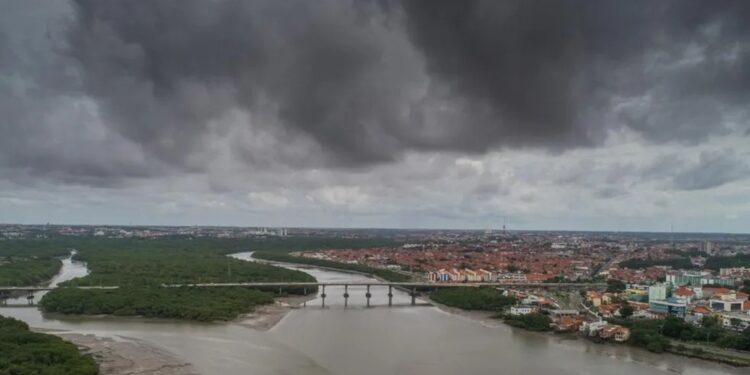 Terça-feira de Carnaval com alerta de chuvas intensas no Maranhão