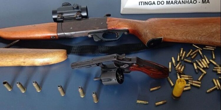 Idosa é atingida por tiro após derrubar arma, polícia vai até o local e acha drogas
