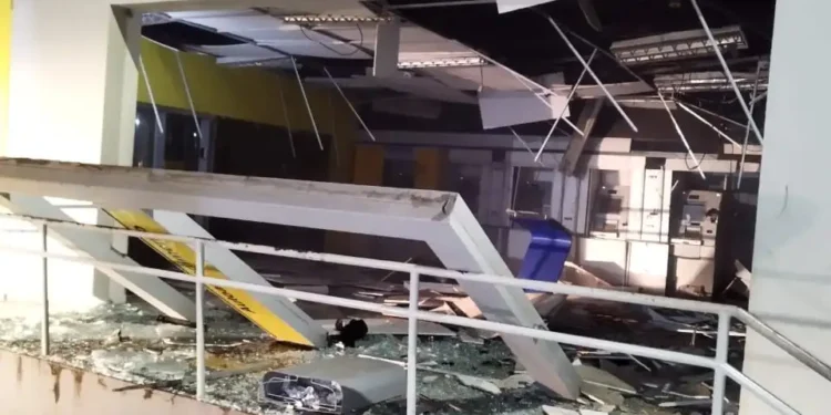 Criminosos explodem agência bancária do Banco do Brasil no município de Rosário