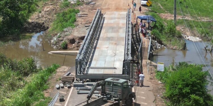 Trecho na BR-222 em Santa Inês é liberado após construção de ponte provisória