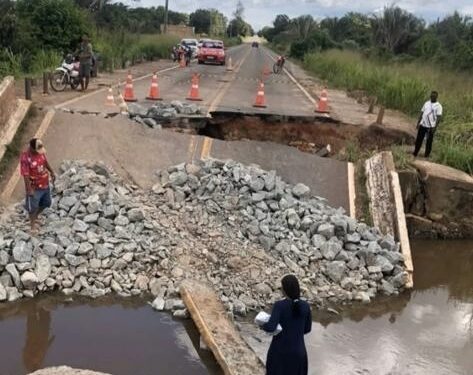 Trecho da BR-222 entre Santa Luzia e Santa Inês continua interditado