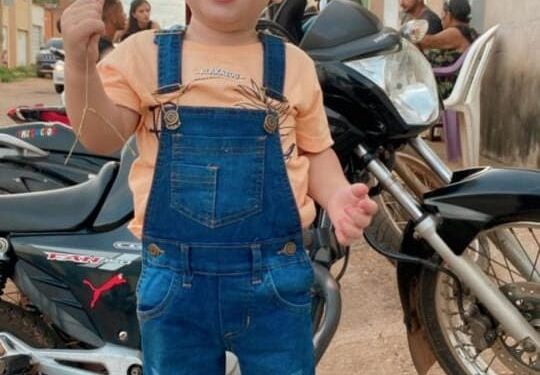 Menino desaparecido é encontrado caído em buraco e morre após dar entrada no hospital