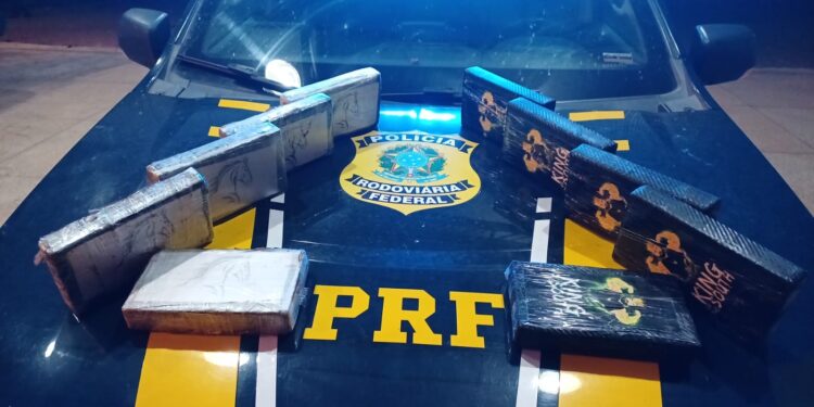 Mulher é detida transportando tabletes de drogas dentro da mala em ônibus no MA