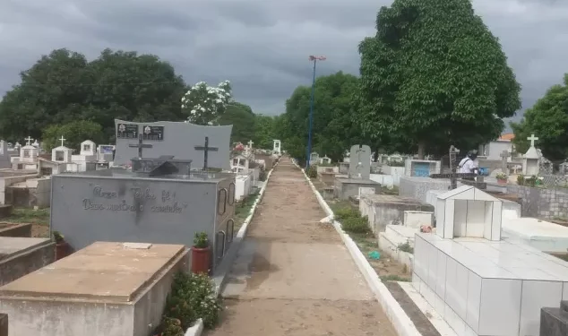 Criminosos invadem cemitério, desenterram e incendeiam corpo em Imperatriz