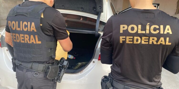 PF cumpre mandados em ITZ durante operação que investiga compra ilegal de armas e munições