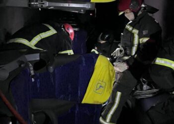 Duas pessoas morrem e outras ficam feridas após ônibus tombar e bater em poste no MA