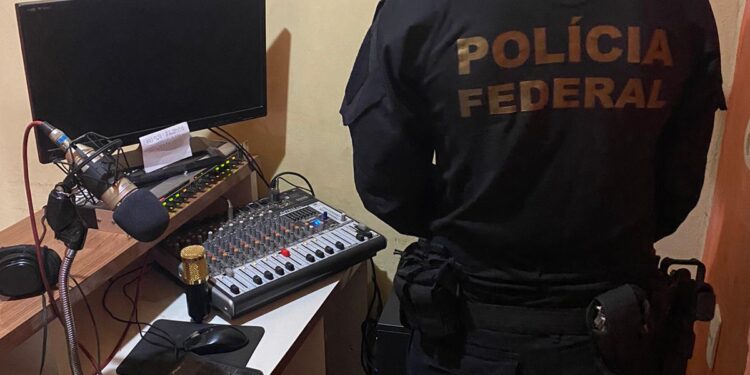 Operação conjunto da PF com Anatel fecha rádio clandestina em Timon