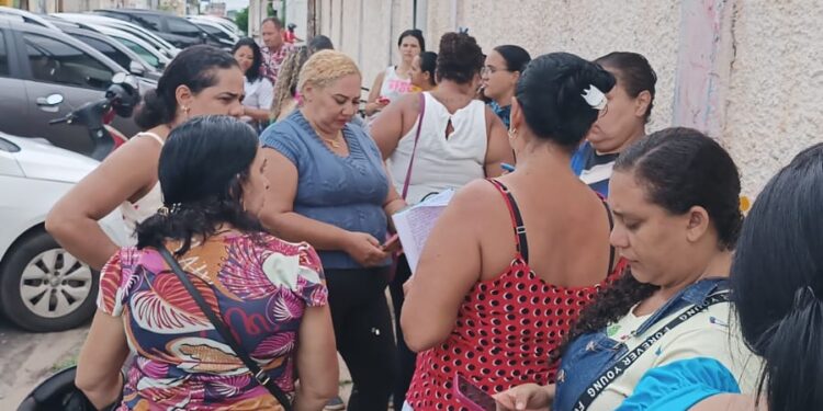 Servidores da educação de Imperatriz cobram pagamento do 13º salário em atraso