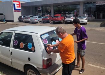 Adesivaço marca início da contagem regressiva para o Corpus Christi em Imperatriz