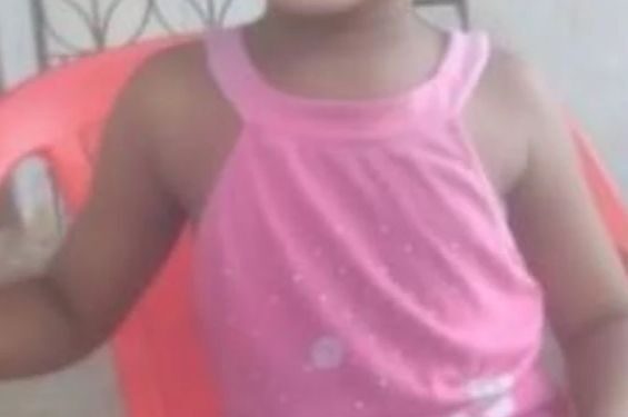 Laudo do IML aponta que Maria Ísis morreu após fratura no pescoço; mãe e padrasto continuam presos