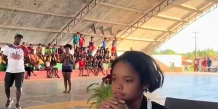 Me serve, vadia: alunos de escola municipal de Pedro do Rosário encenam cena icônica de Avenida Brasil e viralizam