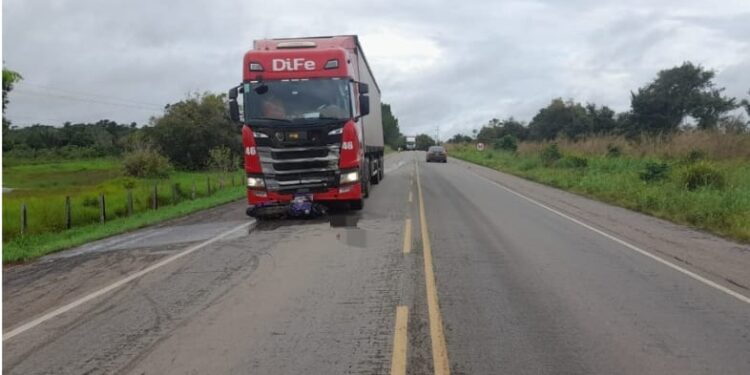 Motociclista morre em colisão frontal com caminhão na BR-316, em Araguanã