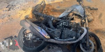 Motociclista invade contramão, bate em carreta, moto incendeia e casal morre na BR-135, em Itapecuru Mirim